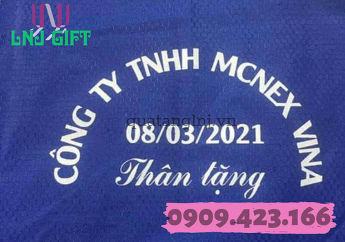 in logo lên áo mưa